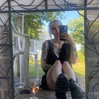 emoparishilton avatar